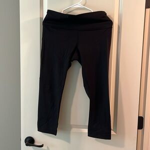 Lululemon black cropped leggings